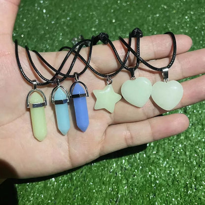 Colar De Pedra Hippie Quartzo Lua Natural Brilha No Escuro azul ou verde cordão preto ajustavel