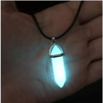 Colar De Pedra Hippie Quartzo Lua Natural Brilha No Escuro azul ou verde cordão preto ajustavel