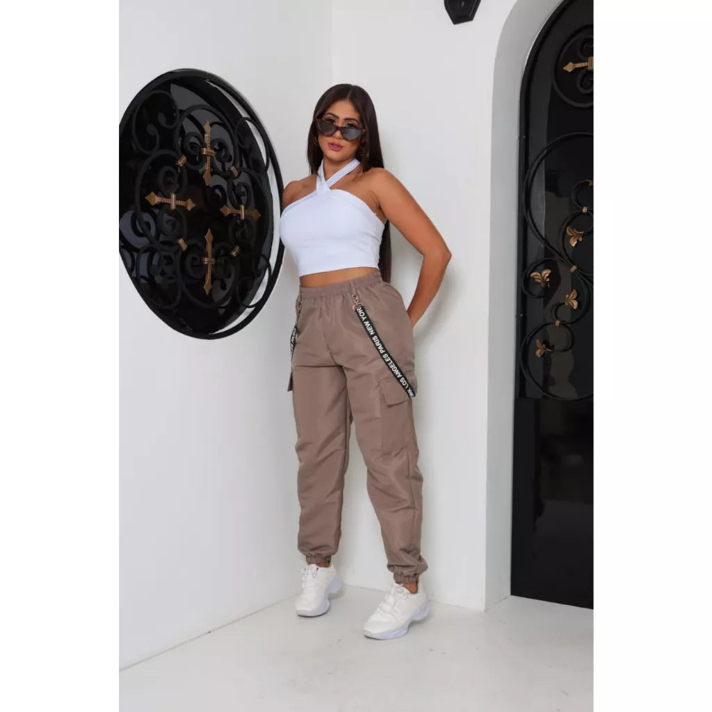 Calça Jogger Cargo Feminina Tactel com suspensório e bolsos Laterais
