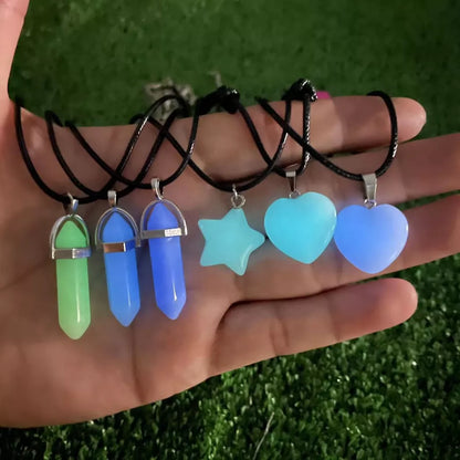 Colar De Pedra Hippie Quartzo Lua Natural Brilha No Escuro azul ou verde cordão preto ajustavel